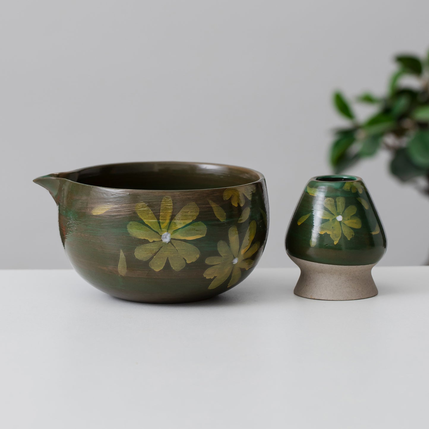 Hand Painted Daisy Matcha set with Chasen Holder Matcha Bowl with Spout Matcha Tea Ceremony Set, Gift for Grandma