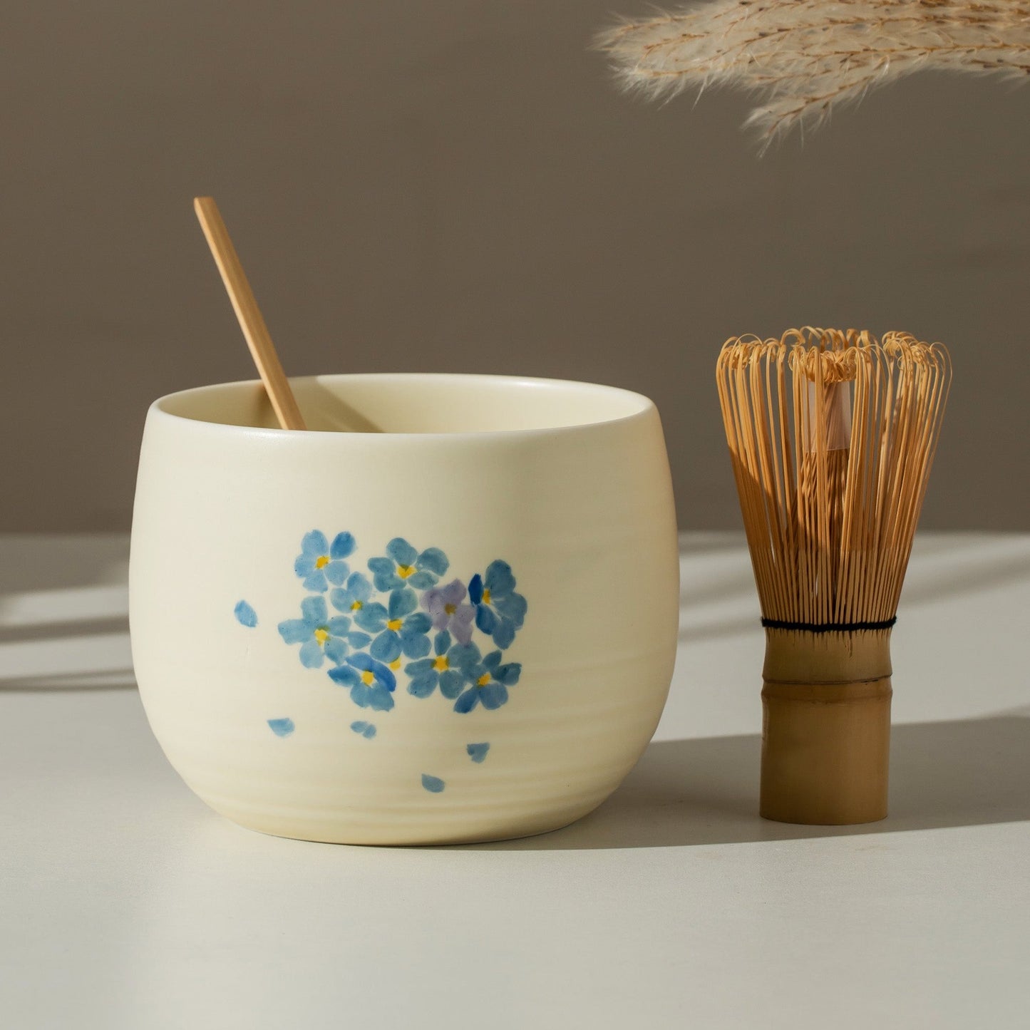 Hand Painted Forget-me-not Flower Matcha Gift Set Matcha Bowl with Chasen Holder and Bamboo Whisk & scoop, Gift Ideas