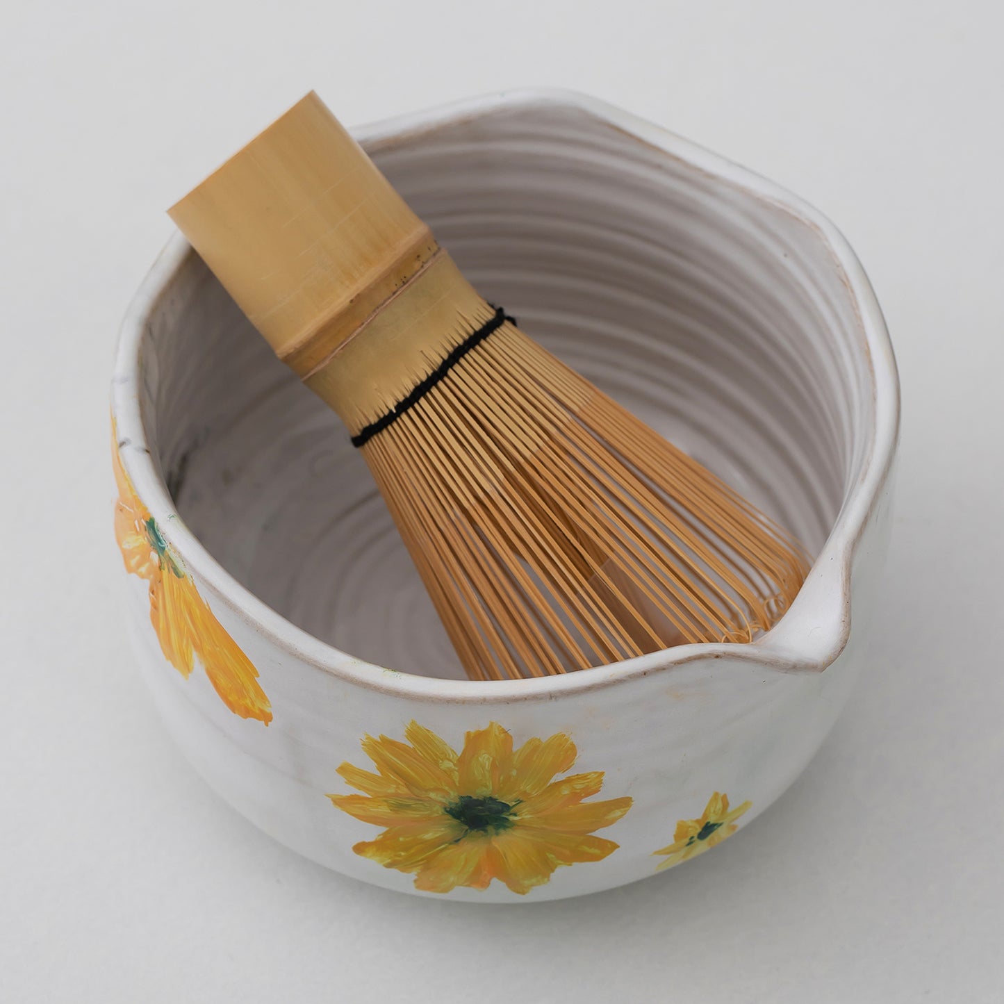 Handmade Yellow Daisy White Matcha Bowl Set of 4, Matcha Gift Set, Matcha Tea Ceremony Set